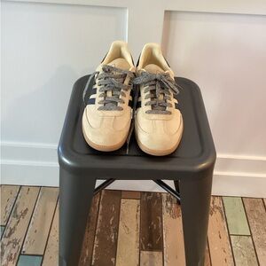 Brand new without tags Adidas Cream Samba OG